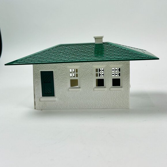 Vintage Plastic Model HO Scale Train Station With Platform - Picture 5 of 5